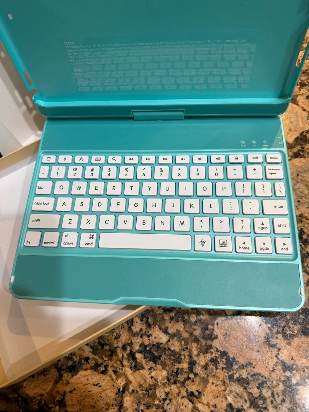 SMART brand Turquoise Bluetooth Tablet Keyboard Case no cords included